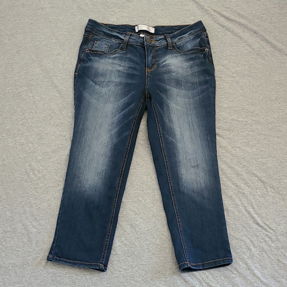 No Boundaries cropped jeans.